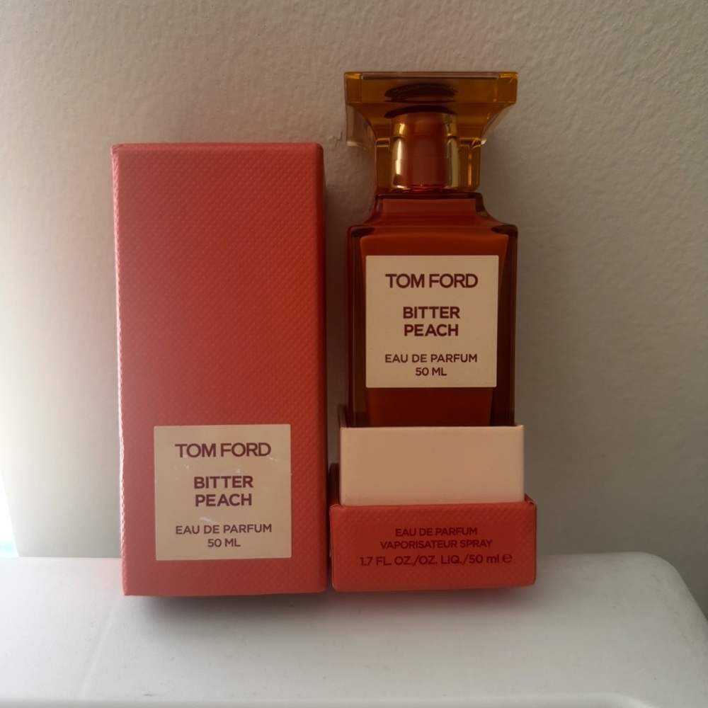 Tom Ford Bitter Peach Eau de Parfum with Amber and Coral Hues